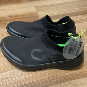 Men’s oofos size 11.5, black